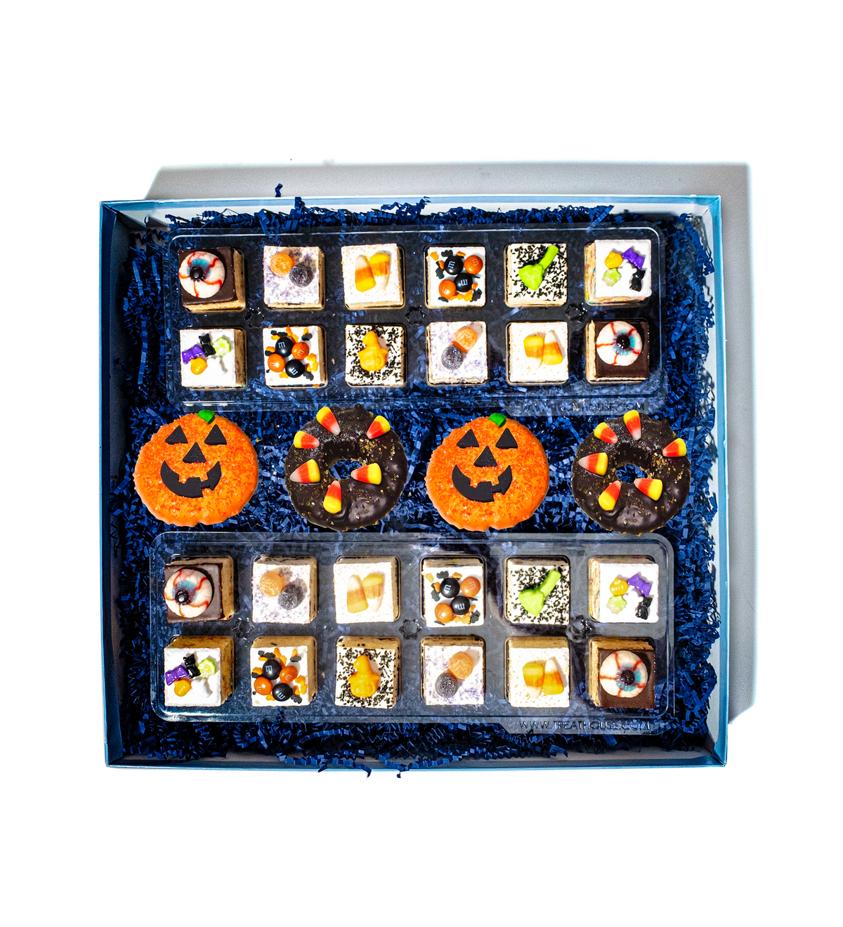 DELUXE ASSORTMENT OF HALLOWEEN THEMED TREATS